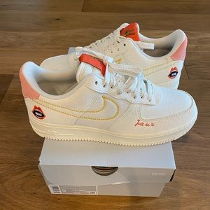 Women’s Air Force 1 “07 size 9